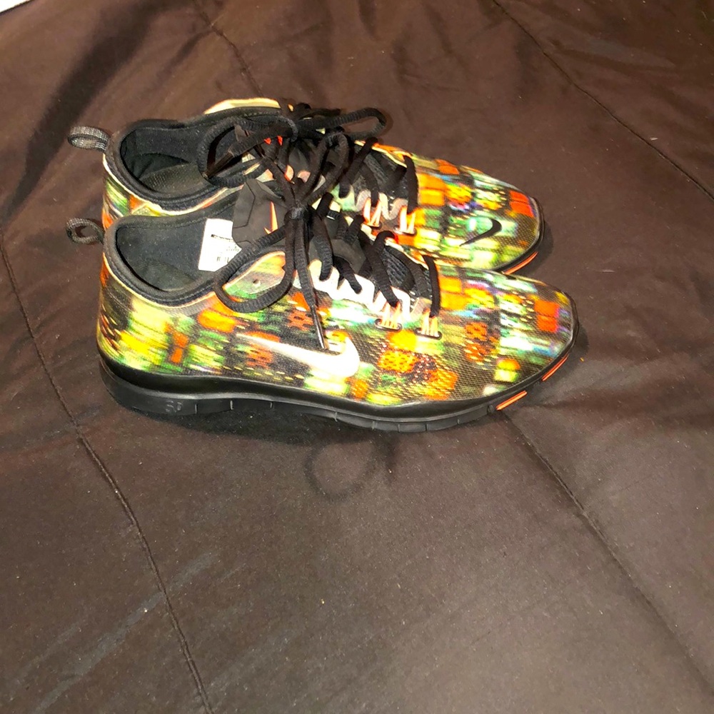 🏃🏽‍♀️MULTI-COLOR NIKE FREE 5.0’s💨